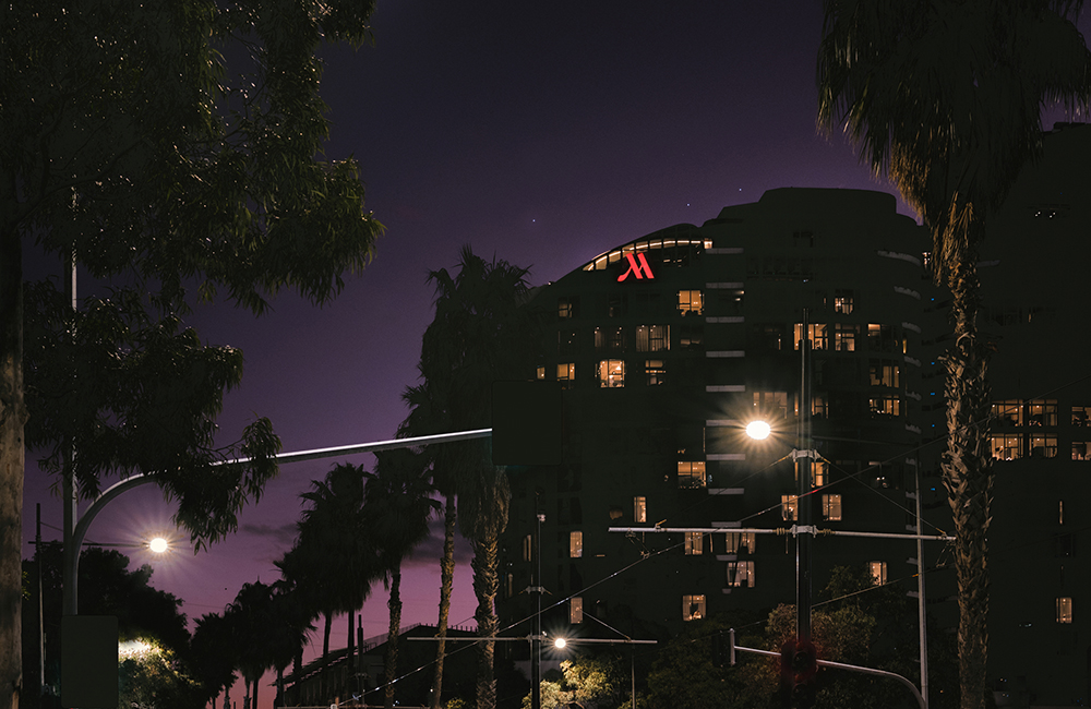 micio-insights-illuminated-signs-marriott-hote-docklands